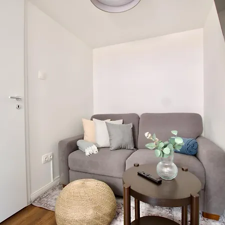 By Hi5- Jozsef Koerut Apartment *