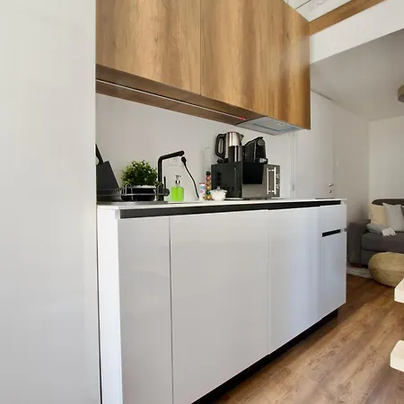 By Hi5- Jozsef Koerut Apartment Budapest