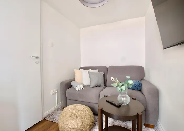 By Hi5- Jozsef Koerut Apartament *