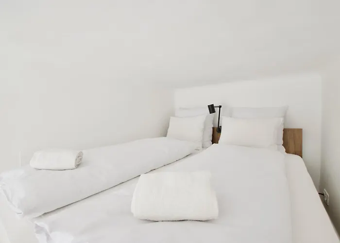 By Hi5- Jozsef Koerut Apartament *