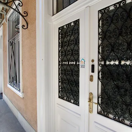 By Hi5- Jozsef Koerut Budapeszt