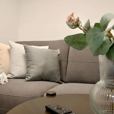 By Hi5- Jozsef Koerut