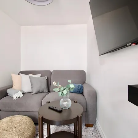 By Hi5- Jozsef Koerut * Budapeszt