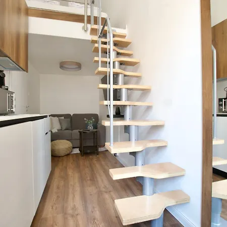 By Hi5- Jozsef Koerut Budapeszt