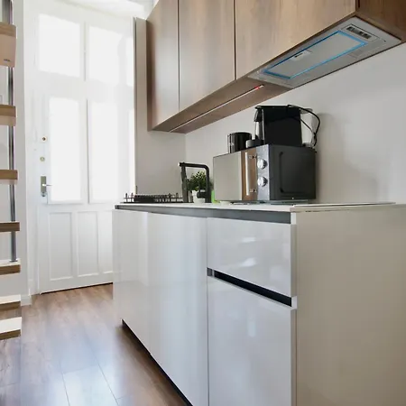 By Hi5- Jozsef Koerut * Budapeszt